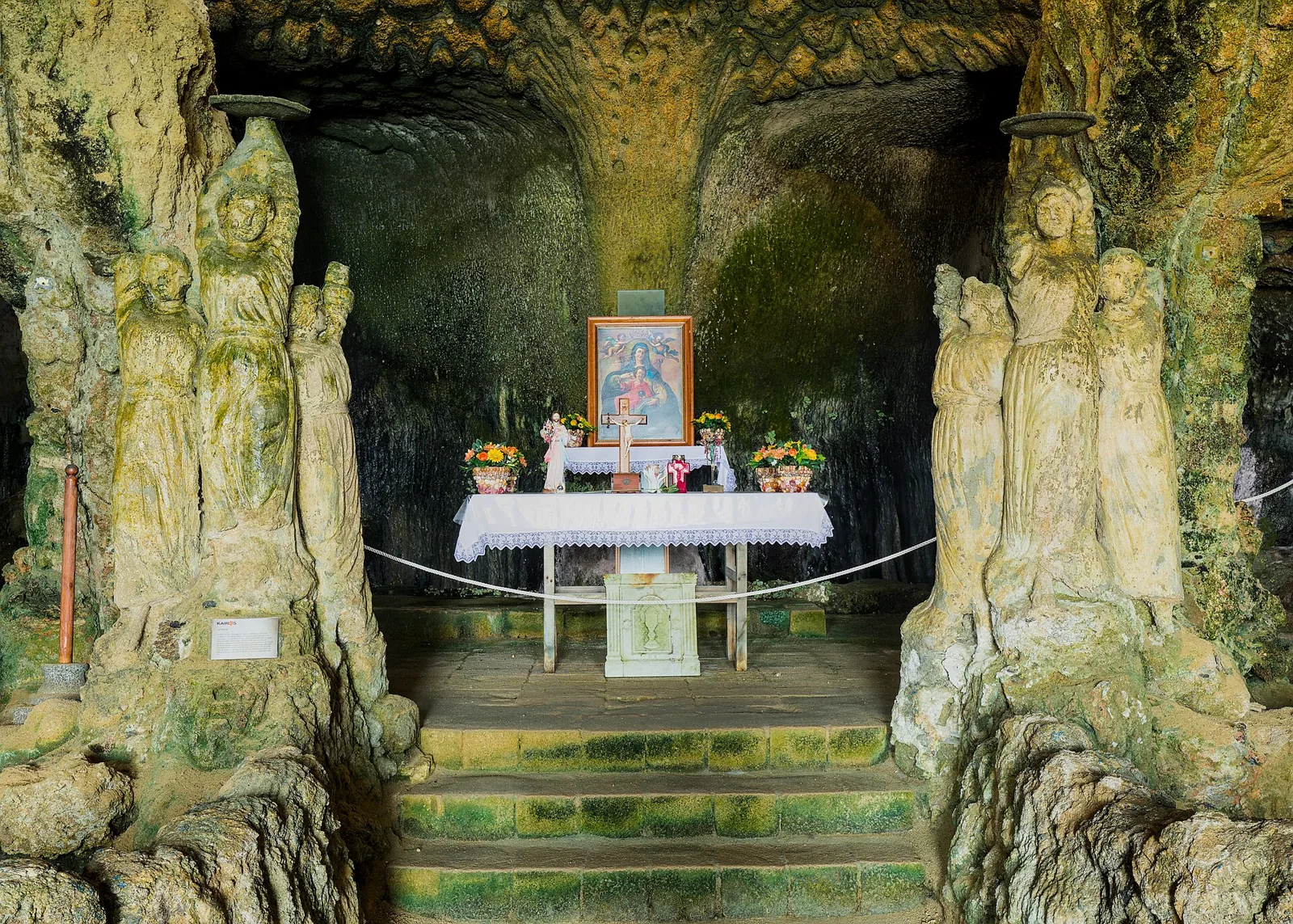 Altar in Chiesetta di Piedigrotta surrounded by stone figures