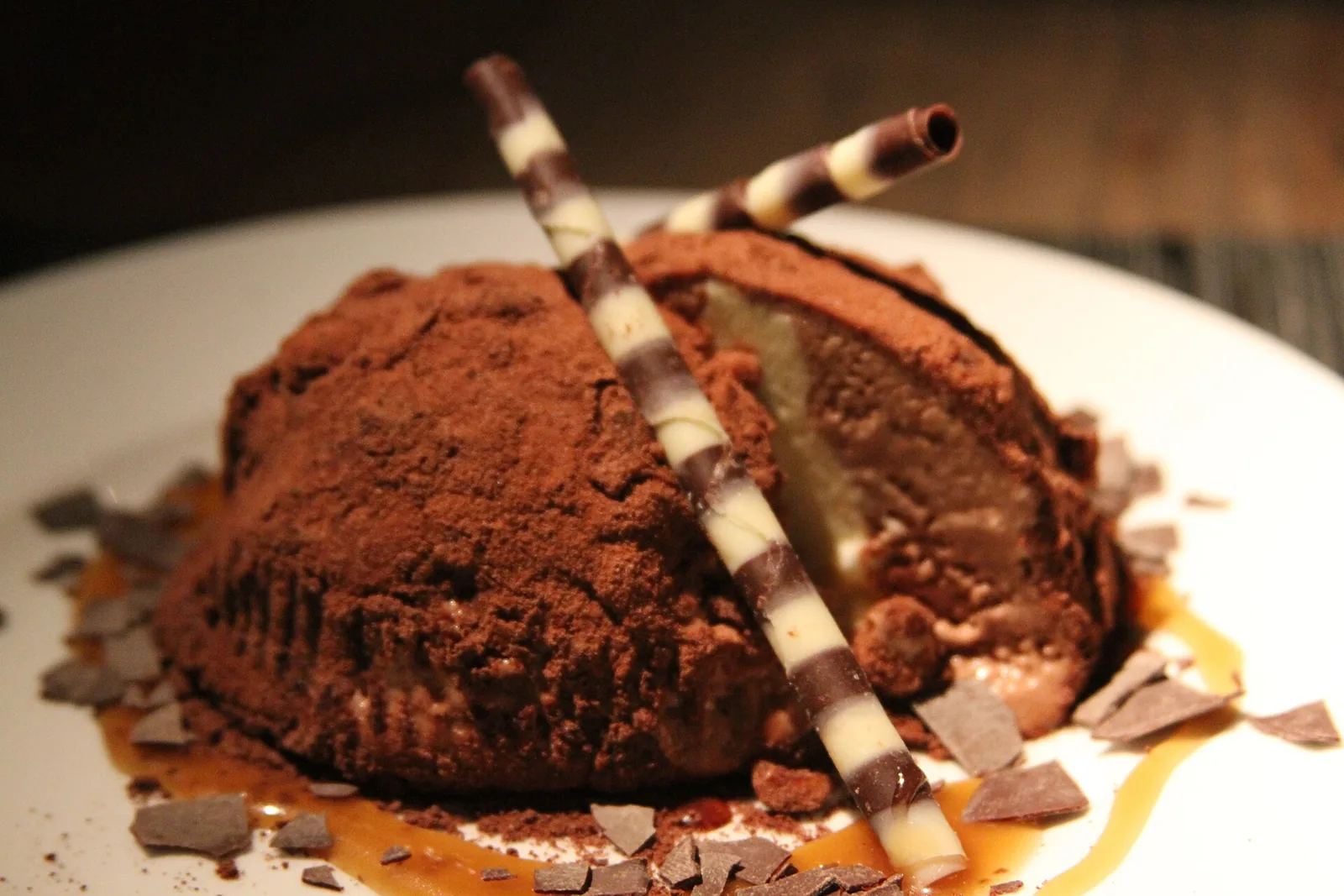 Tartufo di Pizzo with cocoa and chocolate sticks