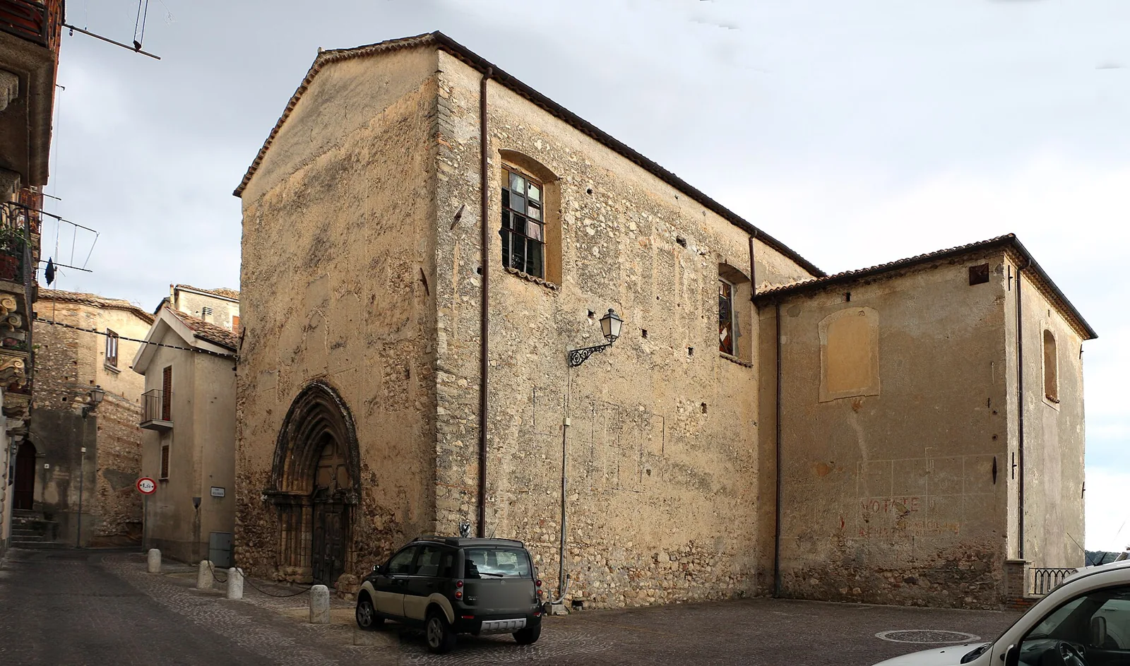Side facade of Stilo Duomo with a Gothic portal.