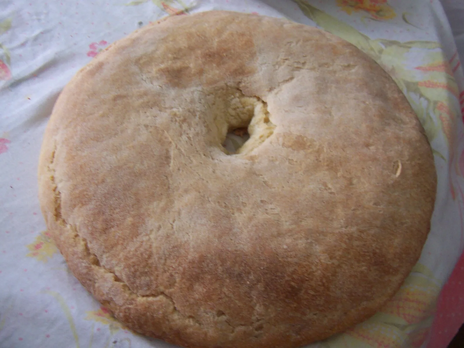 Round Calabrian pitta bread on cloth