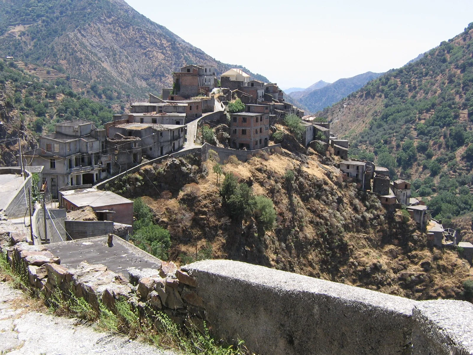 Roghudi Vecchio on a rocky ridge