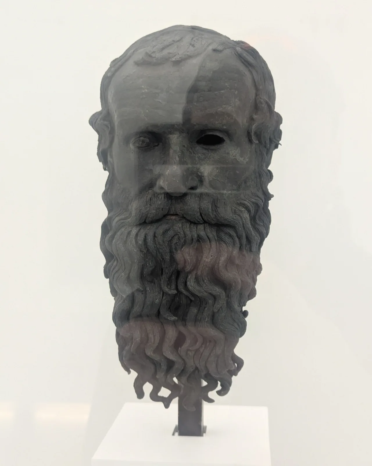 The Head of the Philosopher &ndash; a 5th-century BC bronze head in the Reggio Calabria museum