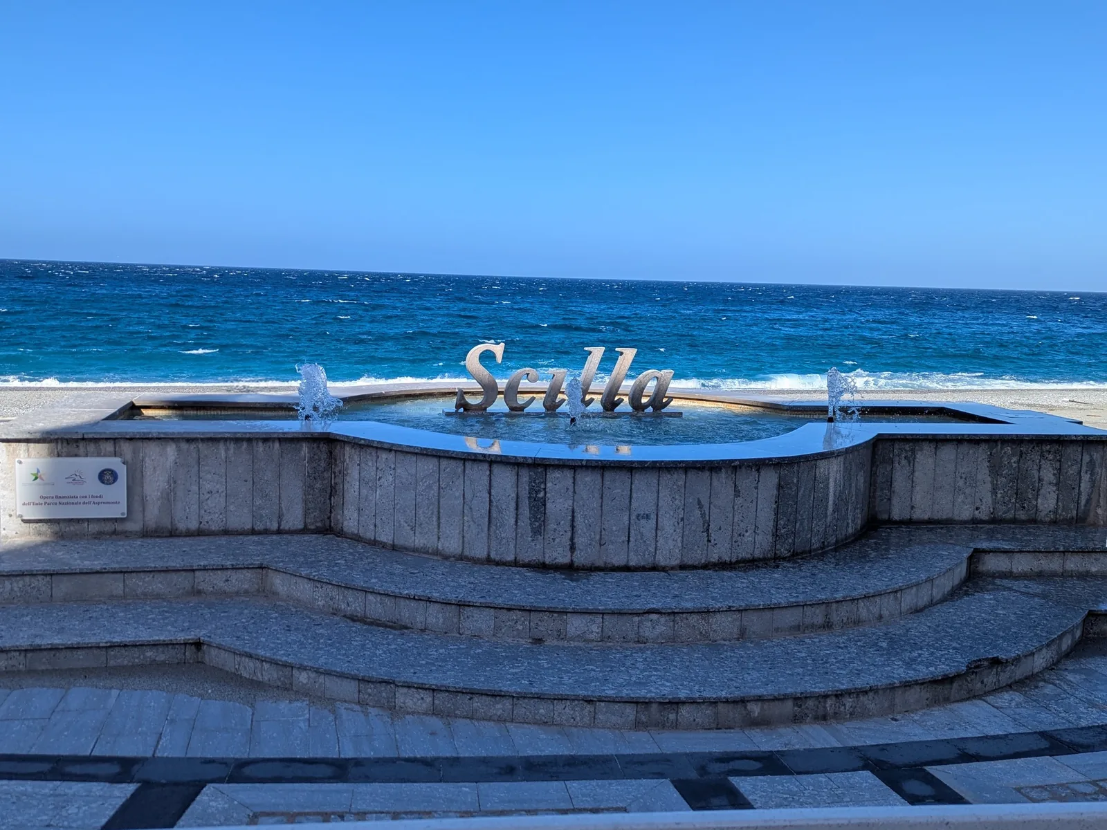 Fountain with the Scilla sign above Marina Grande beach