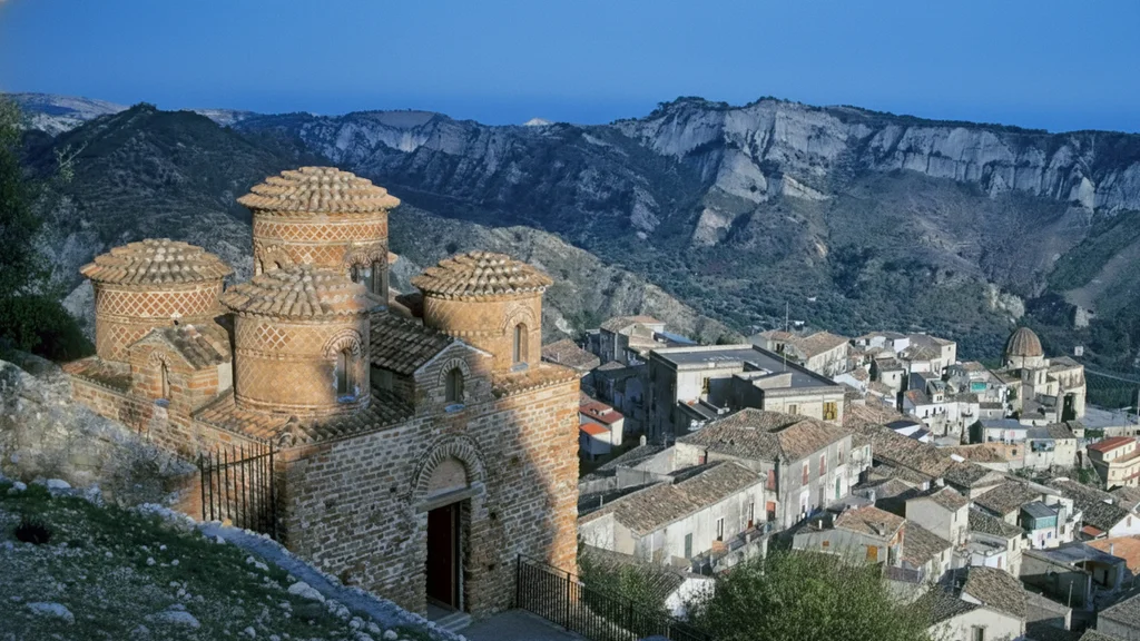 Stilo – Cattolica di Stilo against the backdrop of Monte Consolino