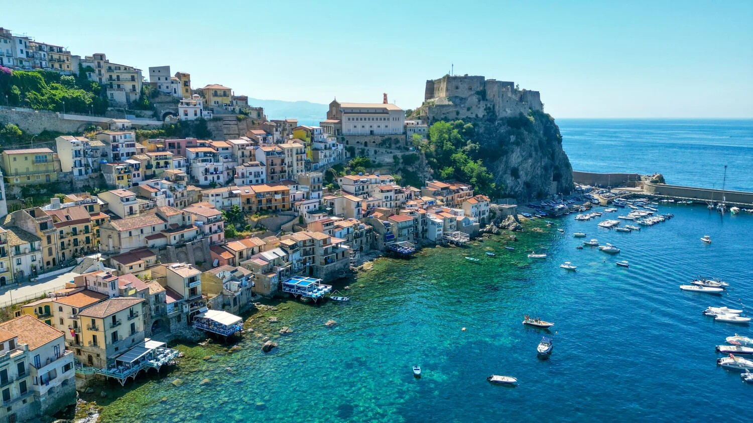 Chianalea di Scilla – fishing quarter with houses over the water